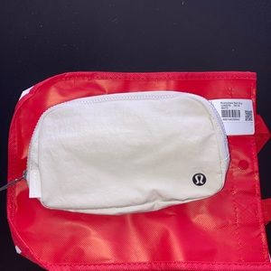 Everywhere Belt Bag white opal